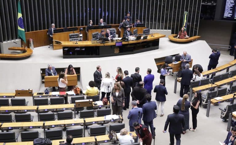 Câmara aprova mudança em cargos na Justiça do Trabalho de Goiás